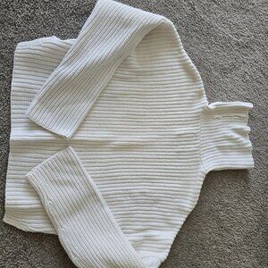 Ambercrombie and Fitch White Sweater Small